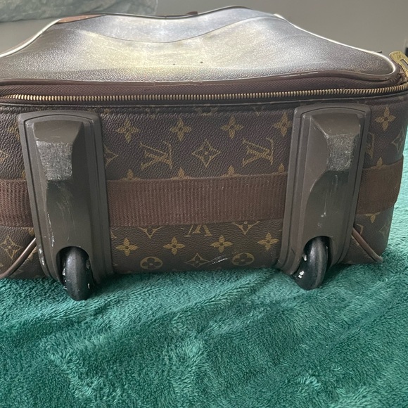 Authentic Louis Vuitton Rolling Suitcase - Picture 12 of 16